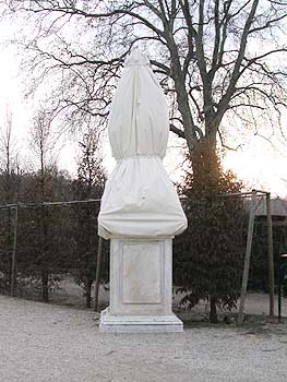 priesterin mit opferschale | © motu 2006
